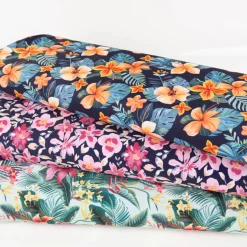 Badeanzugstoff UPF 50 bi-elastisch recycelt Blüten rosa dunkelblau 1,50m Breite