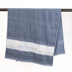 Badetuch aus Baumwolle Meer macht glücklich Wellenlinien Schiff blau weiß 70x140cm von La Vida