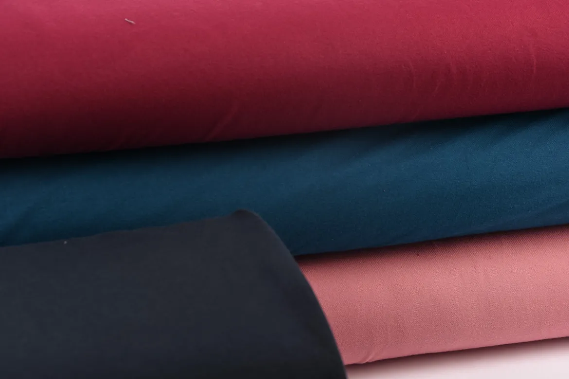 Baumwoll-Jeansstoff mit Elasthan Stretchjeans-Stoff weich einfarbig weinrot 1,5m Breite