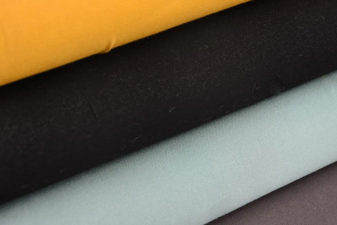 Baumwoll-Jeansstoff mit Elasthan Stretchjeans-Stoff weich einfarbig schwarz 1,5m Breite