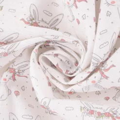 Baumwollstoff Chic Häschen mit Blumenkranz weiß rose 1,40m Breite