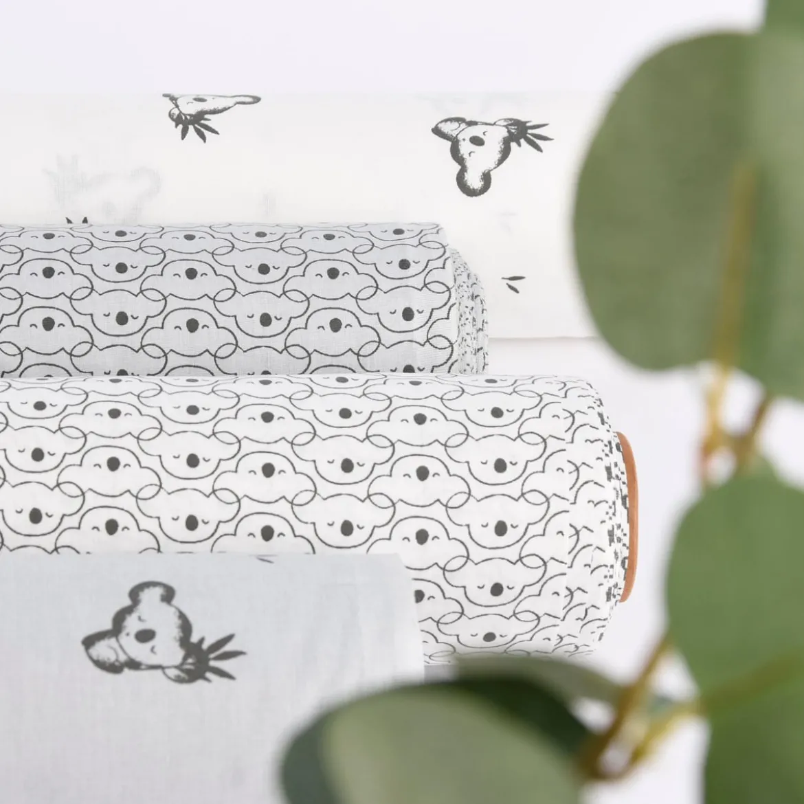 Baumwollstoff Koala Eukalyptus weiß dunkelgrau 1,50m Breite