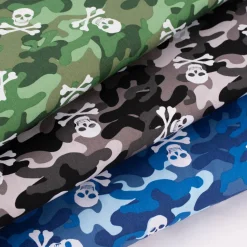 Baumwollstoff Popeline Camouflage Totenköpfe grün 1,44m Breite