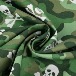 Baumwollstoff Popeline Camouflage Totenköpfe grün 1,44m Breite
