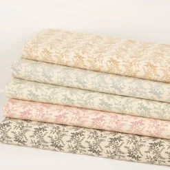 Baumwollstoff Popeline Stoff Blumen und Blätter Serie Romantic Garden Babyblau 1,40m Breite