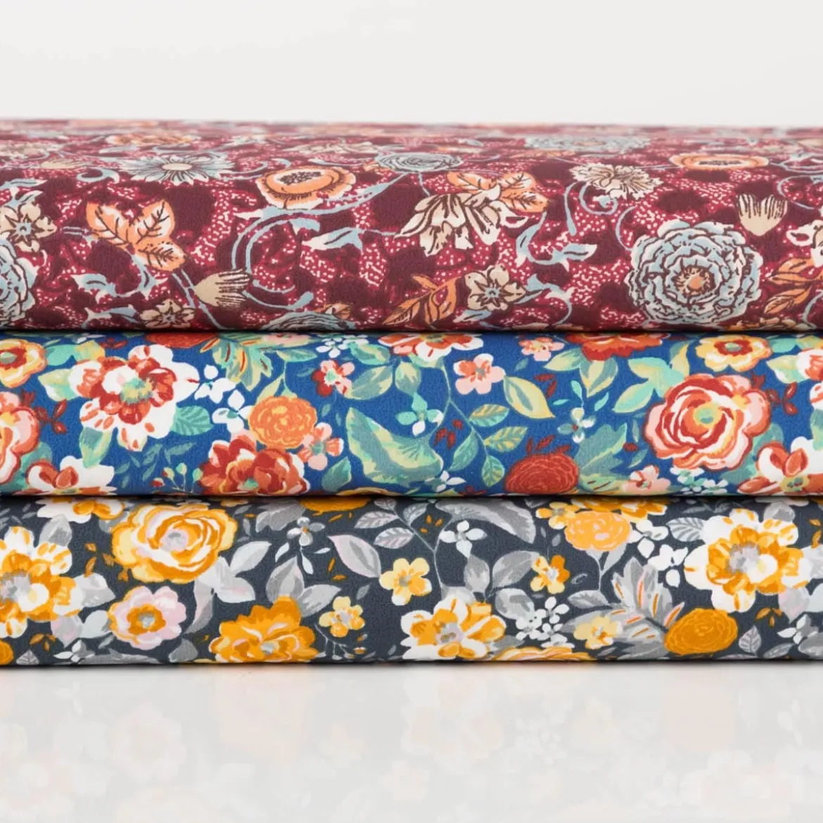 Baumwollstoff Popeline Sveta Blumen bordeauxrot 1,45m Breite
