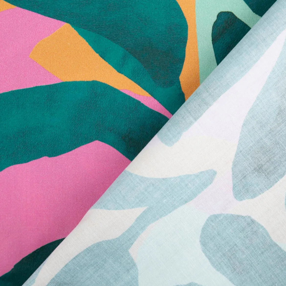 Baumwollstoff Satin Stoff Cotton Satin Digital Leaves grün pink orange 1,48m Breite