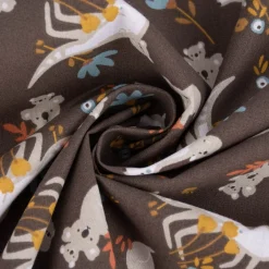 Baumwollstoff TJAMPI Känguru Koalas Blumen Blätter braun weiß grau ocker blau rost 1,5m Breite