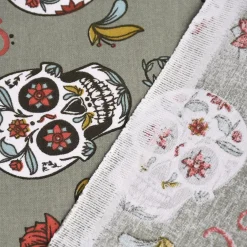 Baumwollstoff Totenköpfe Blumen Blätter altgrün rot mint 1,5m Breite