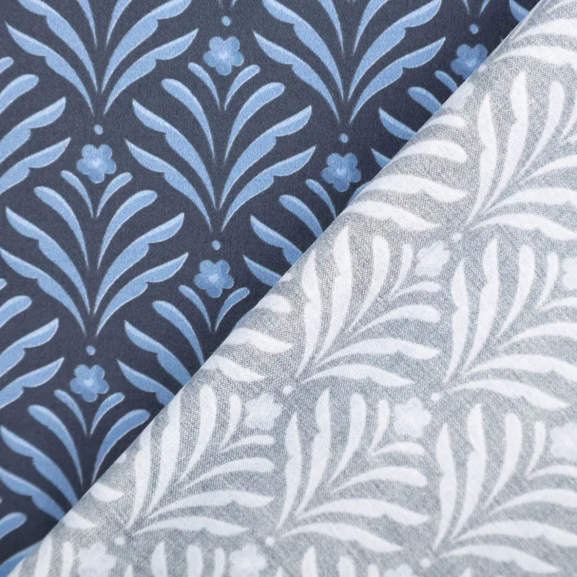Baumwollstoff Trachtenstoff Classic Ornamente klein blau feinfädig und seidig glatt 1,40m Breite