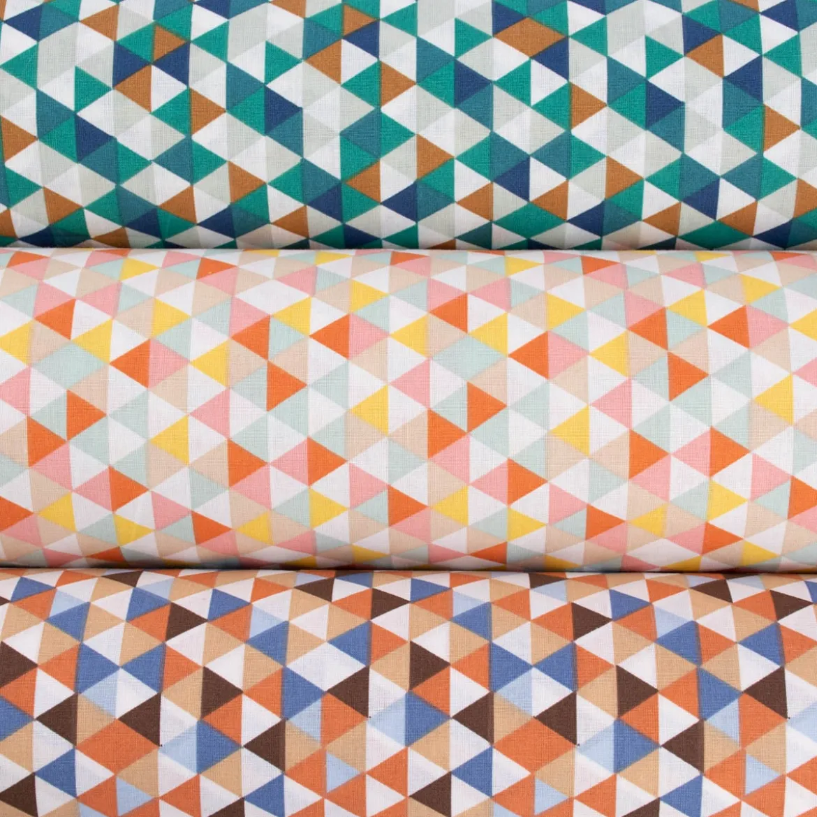 Baumwollstoff TRIMIA Geometrie Dreiecke weiß bunt 1,5m Breite