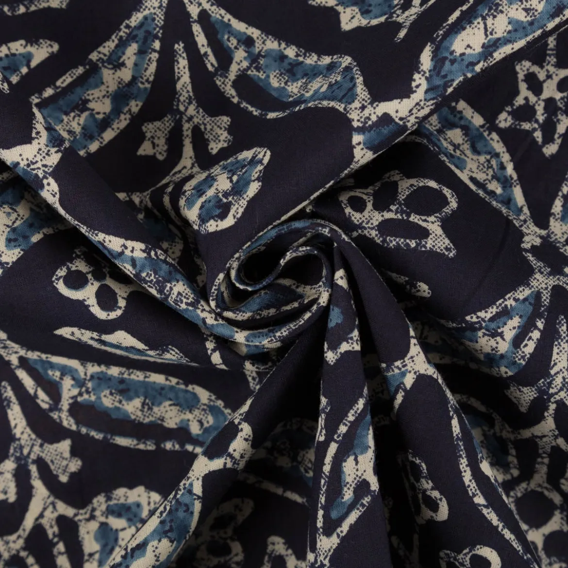 Baumwollstoff Voile Sommerdruck Blumen Ornamente Indigioblau 1,40m Breite