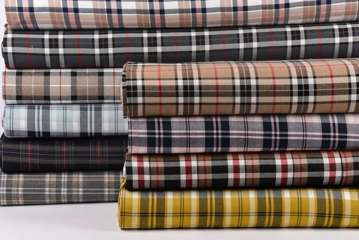 Bekleidungsstoff Karostoff Schottenkaro kariert braun weiß rot schwarz 1,45m Breite