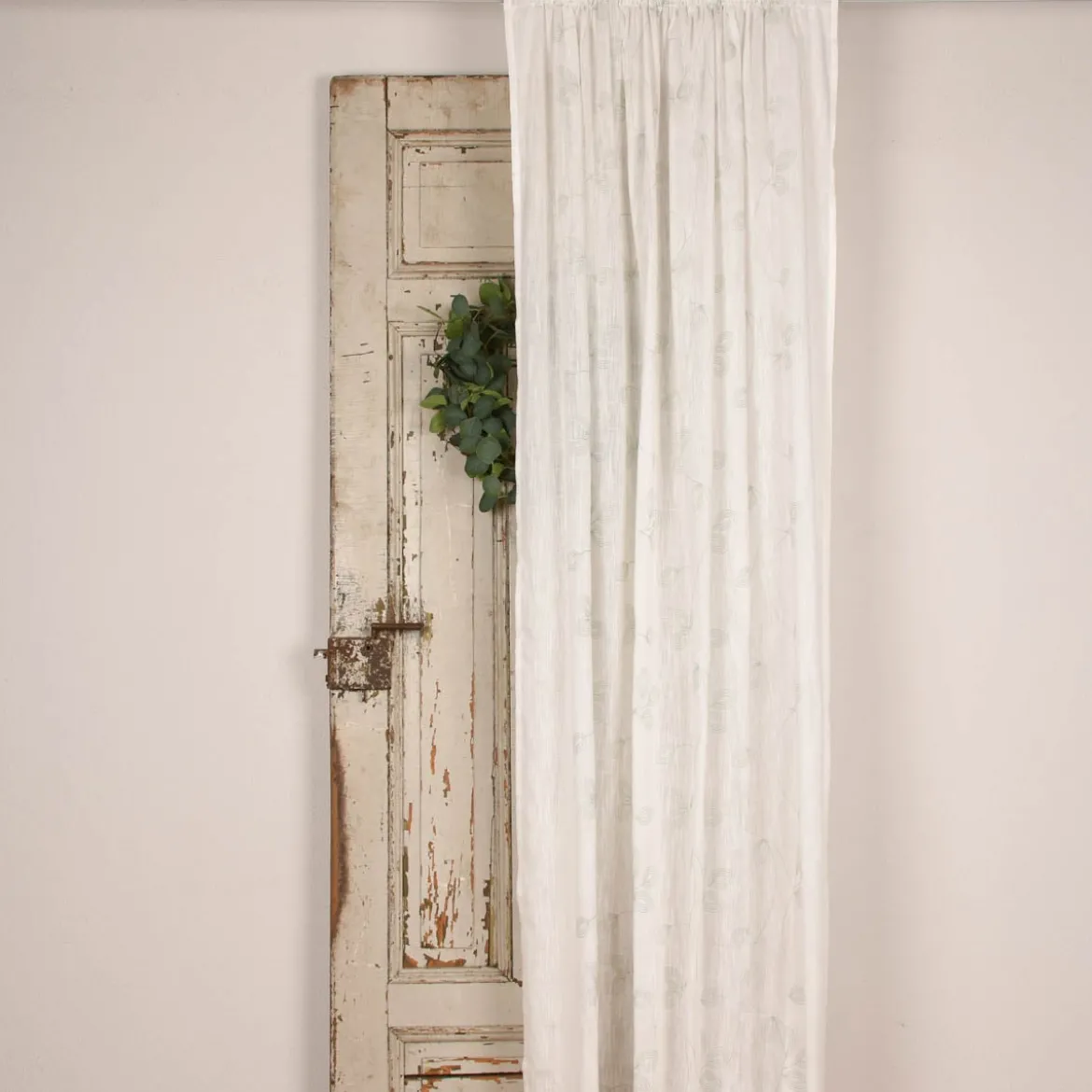 Bio Gardine transparenter Vorhangschal aus Bio Baumwolle mit Blätterstickerei und natürlicher Leinenstruktur weiß grün 140x245cm