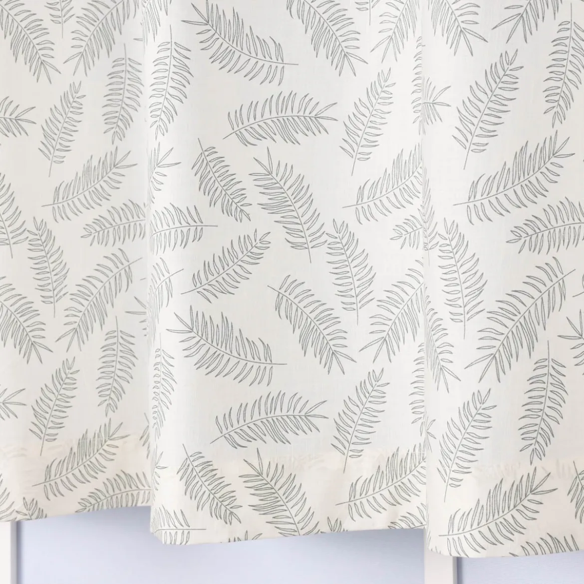 Bio Schlaufenbistro Scheibengardine aus Bio Baumwolle mit Blätterprint wollweiß grün 150x50cm