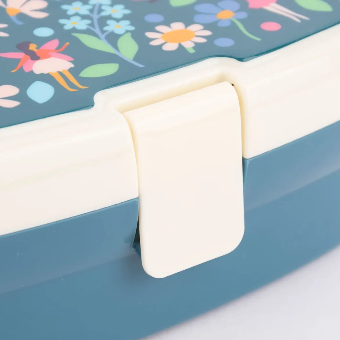 Brotzeit-Dose mit herausnehmbarem Fach Fee Schmetterling Blumen dunkelblau creme 17,5x13x7cm