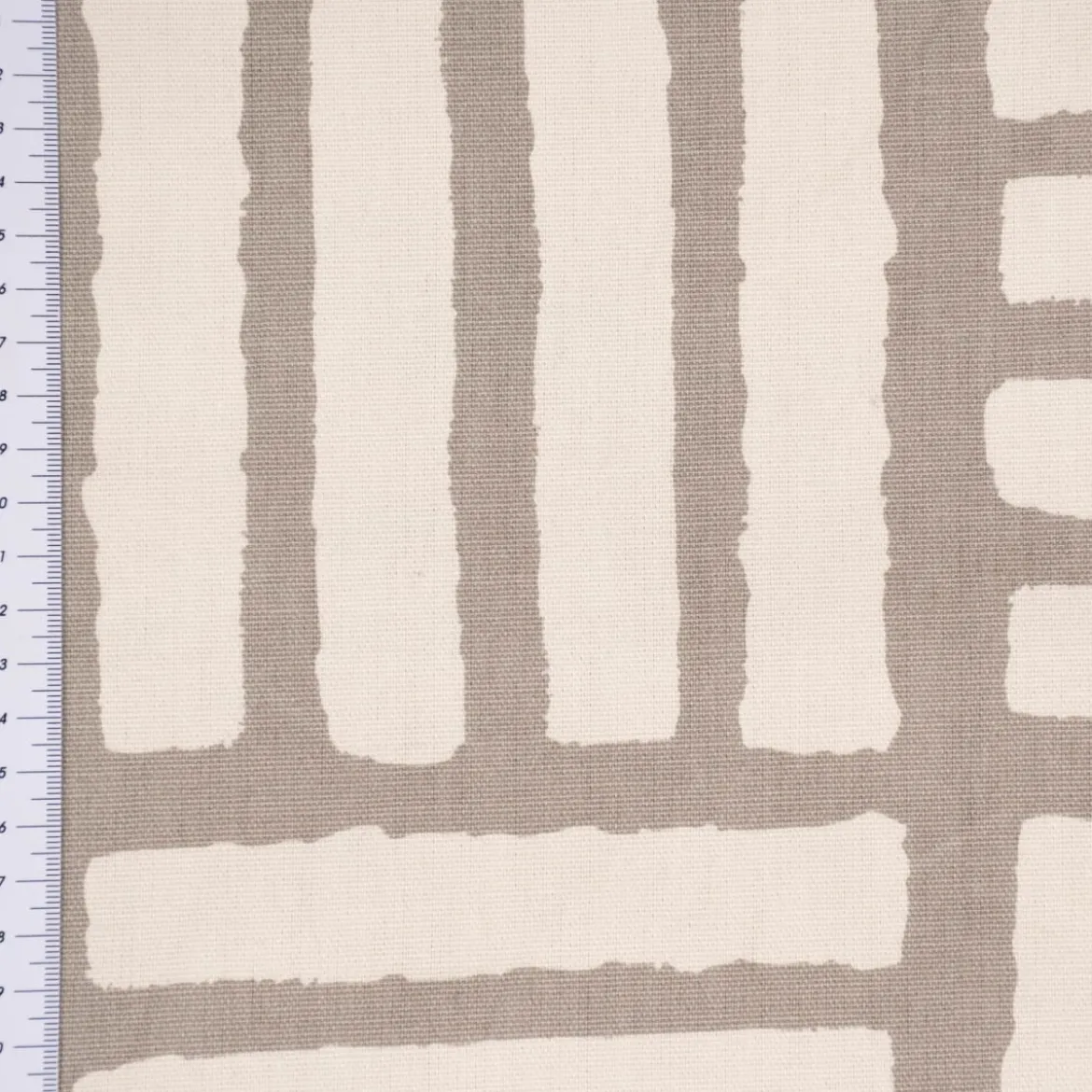 Clarke & Clarke Baumwollstoff Malva taupe braun