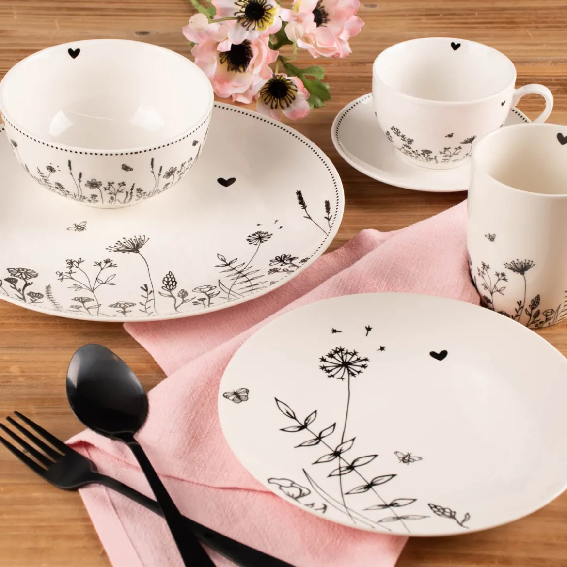 Clayre & Eef Tasse mit Untertasse Wiesenblumen Porzellan cremeweiß schwarz 200ml