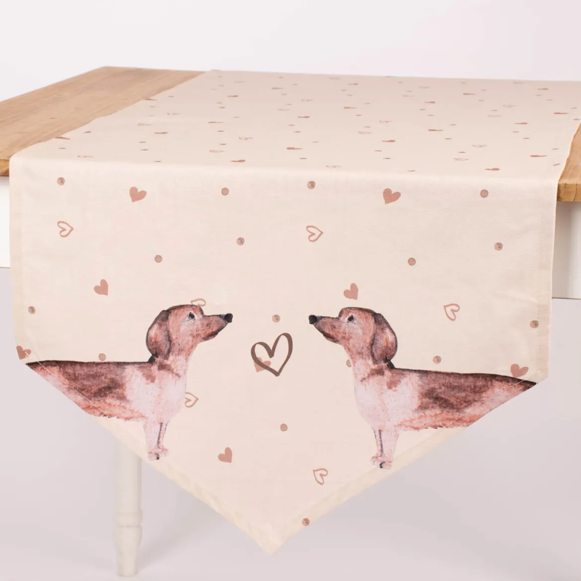 Clayre & Eef Tischläufer mit Dreiecksabschluss Dackel Herzen Punkte beige braun altrosa 50x160cm