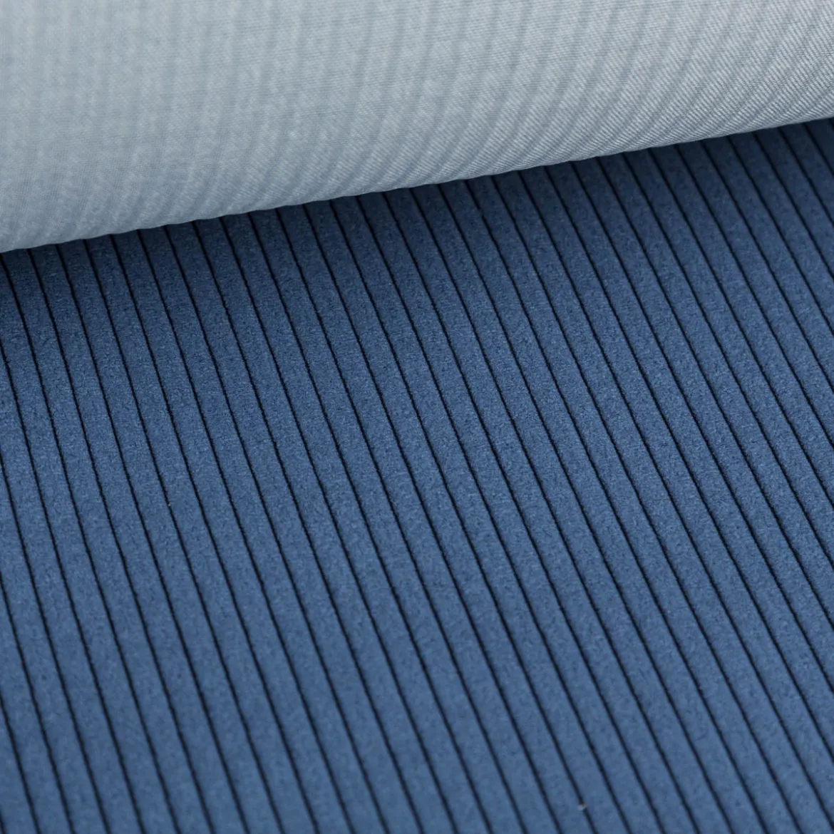 Cord Polsterstoff mit Fleckschutz Capri uni blau 1,45m Breite