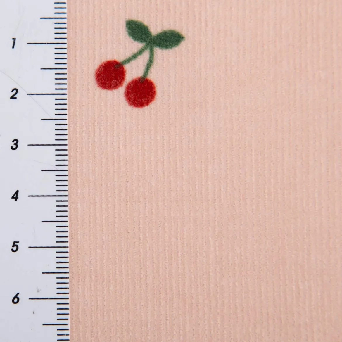 Cord Stoff Feincord 21W Baumwolle mit Kirschen rosa rot 1,45m Breite