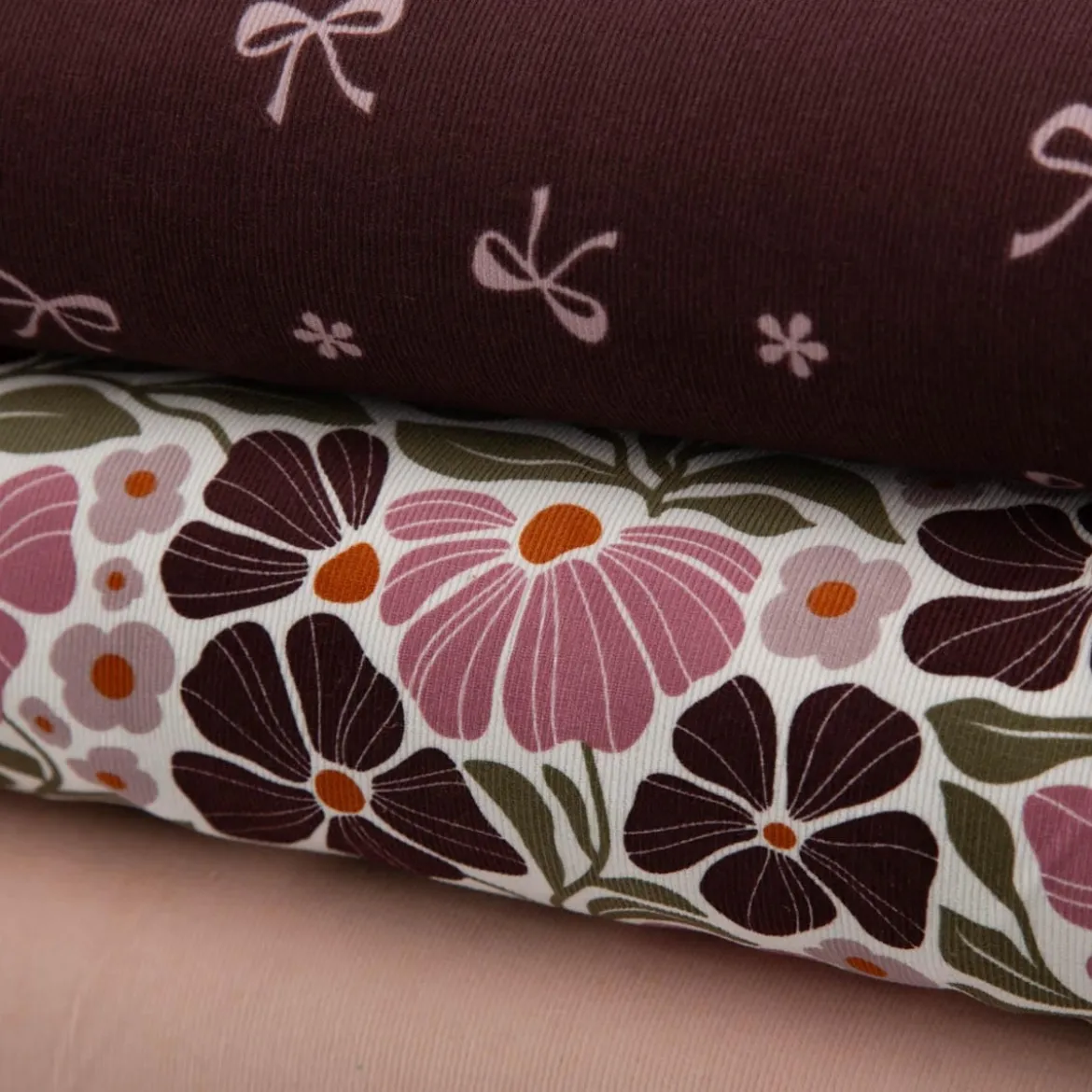 Cord Stoff Feincord 21W Baumwolle mit Kirschen rosa rot 1,45m Breite