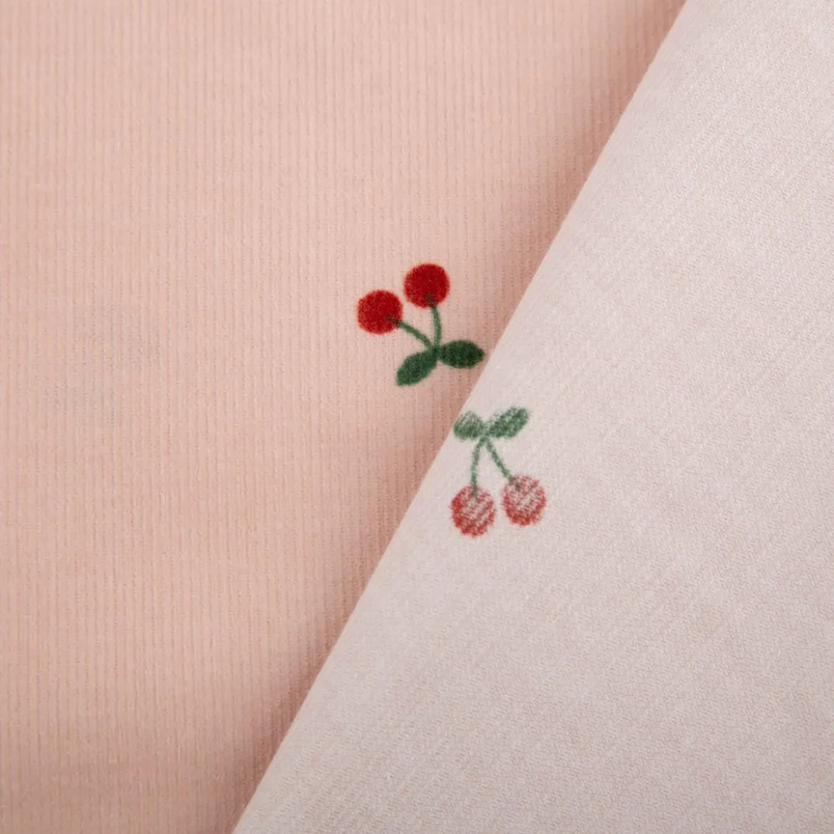 Cord Stoff Feincord 21W Baumwolle mit Kirschen rosa rot 1,45m Breite