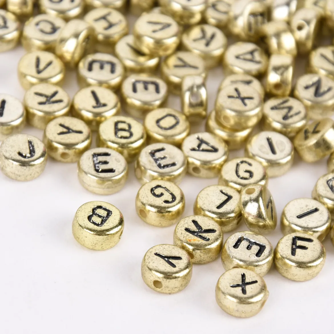 Creativ Company Buchstaben Perlen Set 200 Stück goldfarbig 7mm