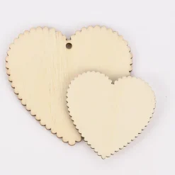 Creativ Company Dekoherzen mit gewelltem Rand 12 Stück verschieden groß Holz natur
