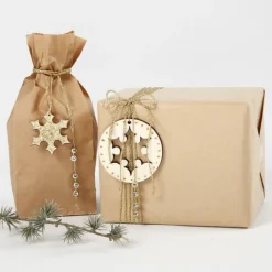 Creativ Company 2-in-1 Deko Hänger 4 Weihnachtsmotive 8 Stück Holz natur 7x7cm