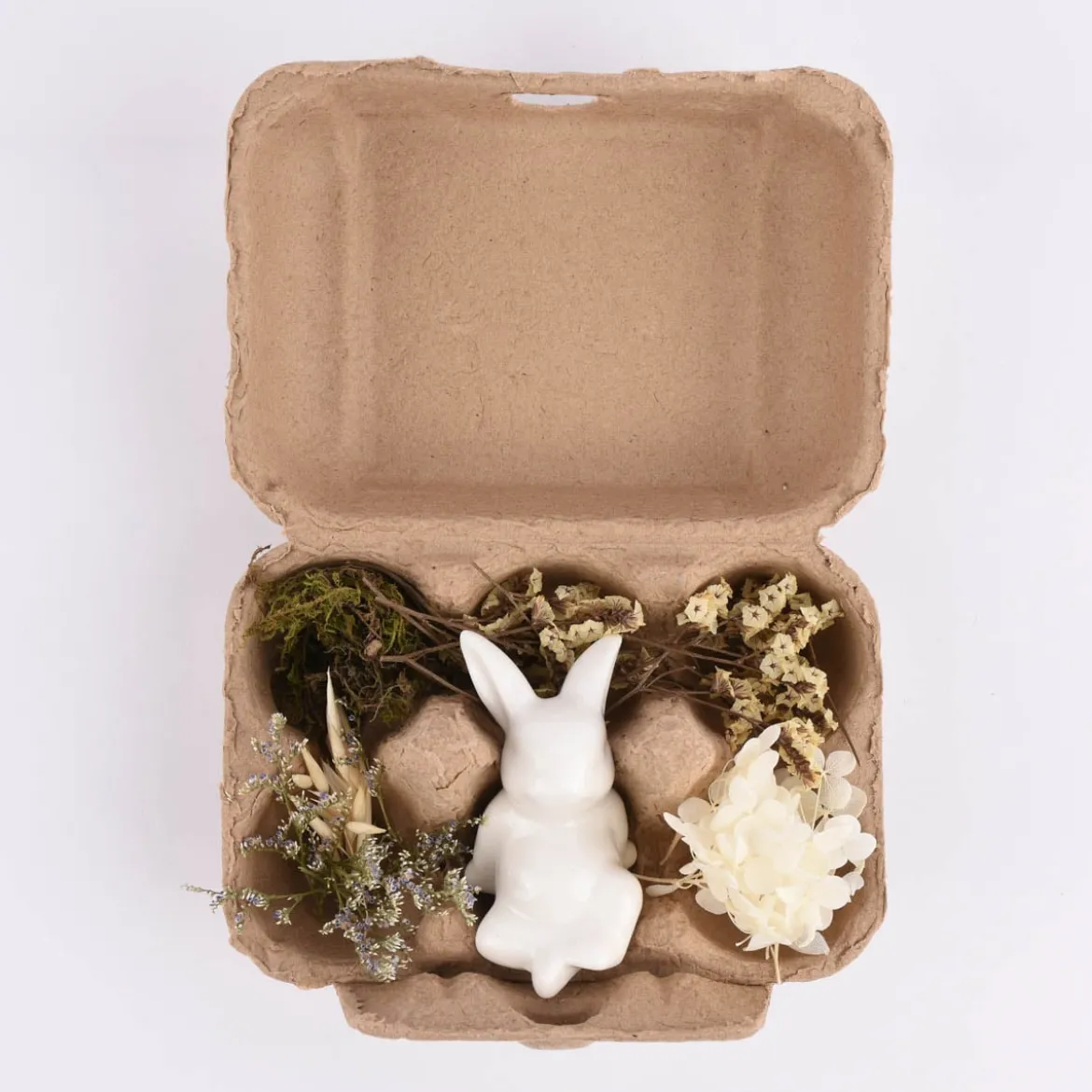 Deko-Set Ostern mit Hase und getrockneten Blumen und Gräsern Hase sitzend oder liegend in Eierschachtel 16x12x7cm