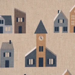Dekostoff Halbpanama Leinenlook Nordic Town Scandi Häuser Tannen natur blau 1,40m Breite