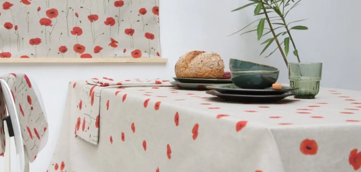 Dekostoff Halbpanama Leinenlook Poppy Flower Mohnblüten Allover natur rot 1,40m Breite
