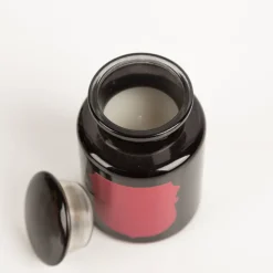 Duftkerze Sojakerze Apothecary Noir Linen & Orris 226 g von Paddywax