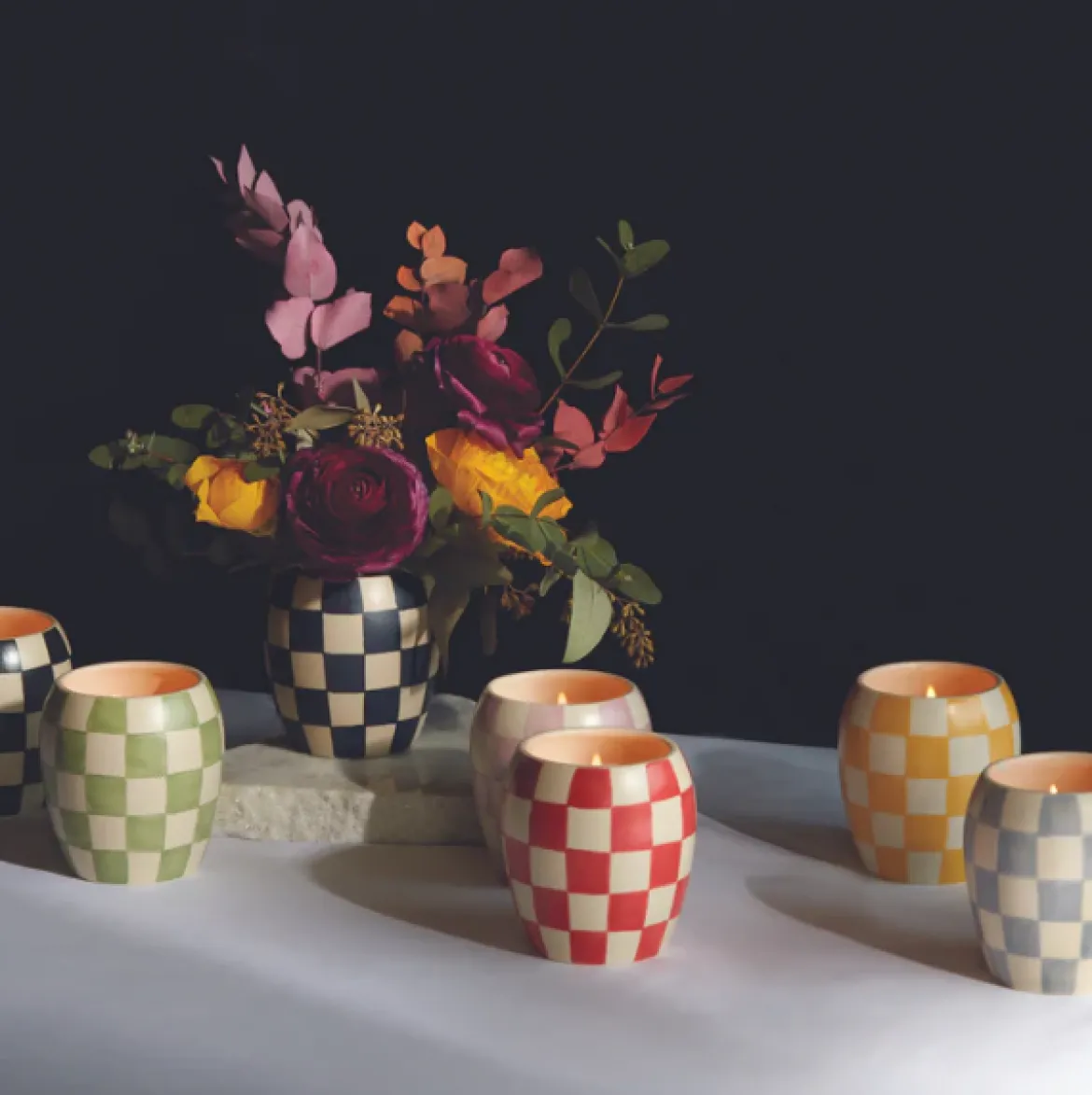 Duftkerze Sojakerze Checkmate Keramiktopf 75Std Brenndauer Orchre von Paddywax