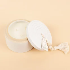 Duftkerze Sojakerze Cypress & Fir 285g Keramiktopf offwhite mit Holzperlenanhänger von Paddywax