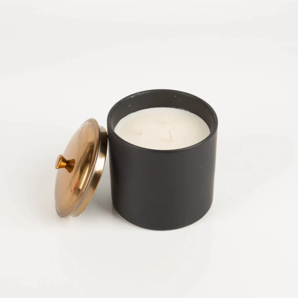Duftkerze Sojakerze Hygge Black Bergamot & Mahagoni 425g mit 3 Dochten im Keramiktopf mit Metalldeckel von Paddywax