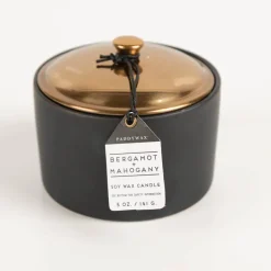 Duftkerze Sojakerze Hygge Black Bergamot & Mahogony 141g im Keramiktopf mit Metalldeckel von Paddywax