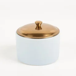 Duftkerze Sojakerze Hygge Blue Teakwood & Jasmine 141g im Keramiktopf mit Metalldeckel von Paddywax