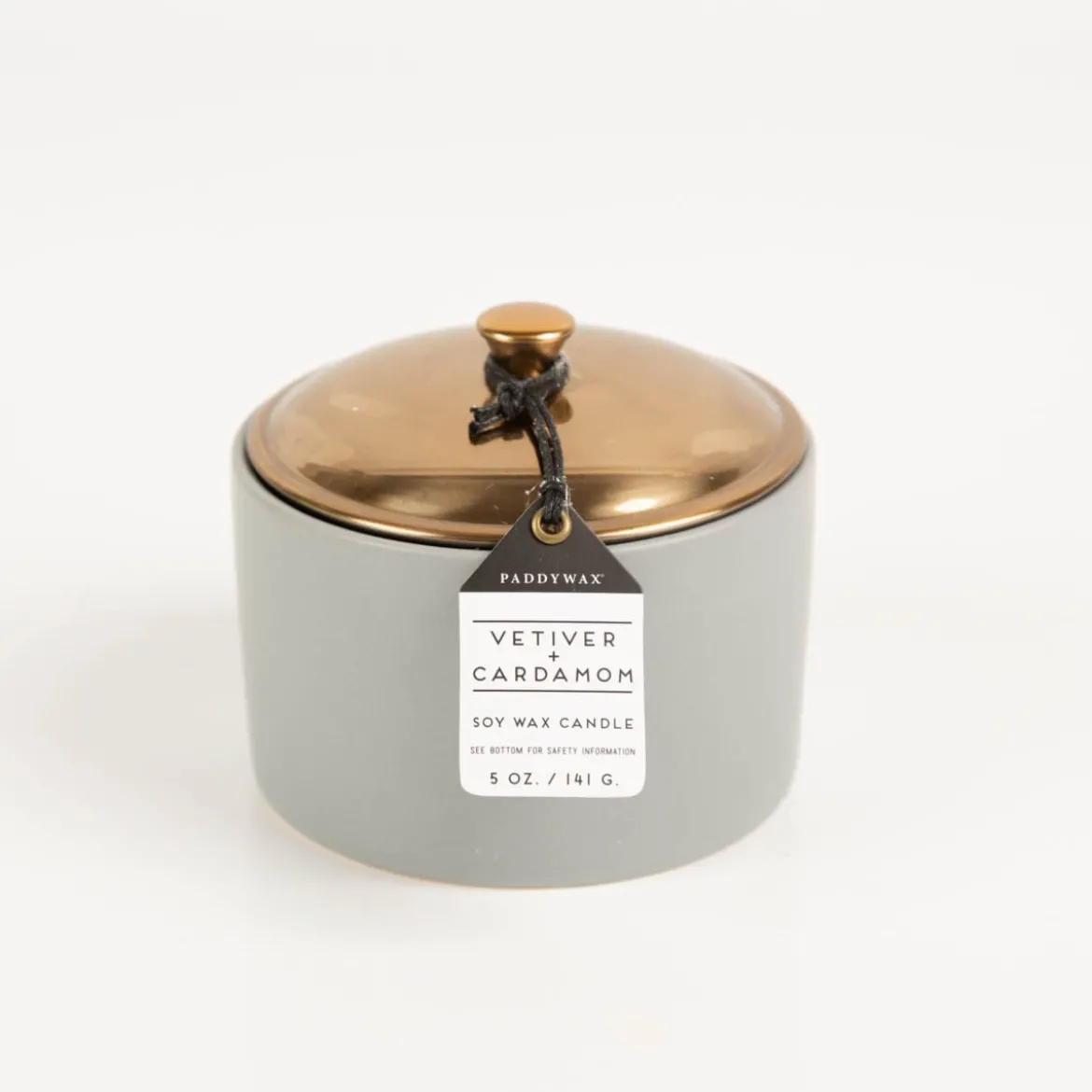 Duftkerze Sojakerze Hygge Grey Vetiver & Cardamom 141g im Keramiktopf mit Metalldeckel von Paddywax