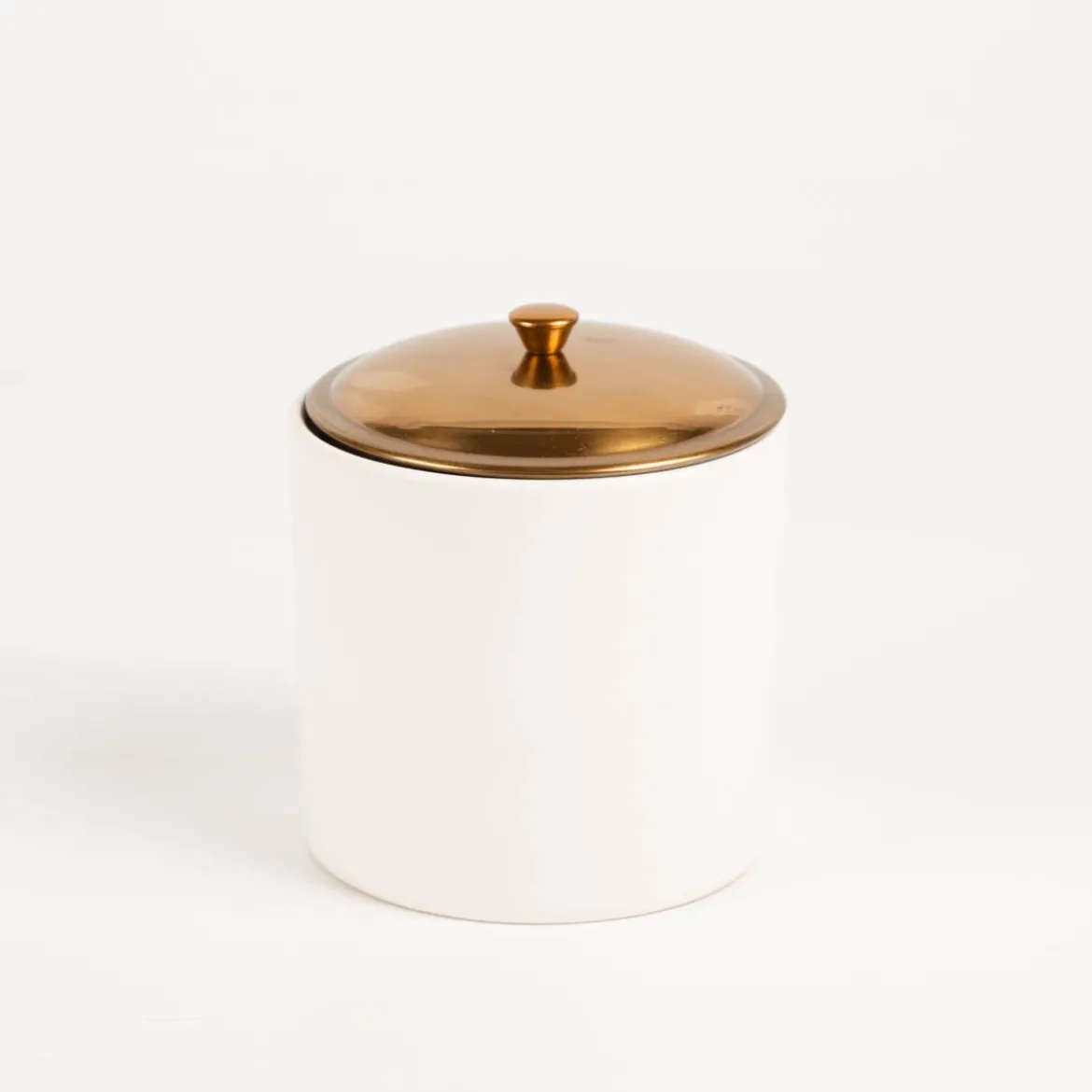Duftkerze Sojakerze Hygge White Tobacco & Vanilla 425g mit 3 Dochten im Keramiktopf mit Metalldeckel von Paddywax