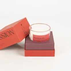 Duftkerze Sojakerze MOOD Passion Red Saffron Rose Glastopf in Geschenkbox 65Std Brenndauer von Paddywax