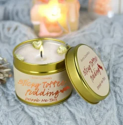 Duftkerze Sticky Toffee Pudding in der Metalldose handgemacht von Bomb Cosmetic