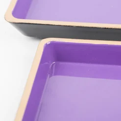 3er Set Dekotablett aus Kunststoff mit goldfarbigem Rand lila schwarz 32x21,5x2,5cm