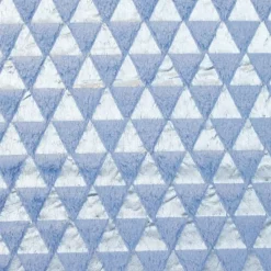 Fellstoff Dreiecke silberfarbig blau 1,70m Breite