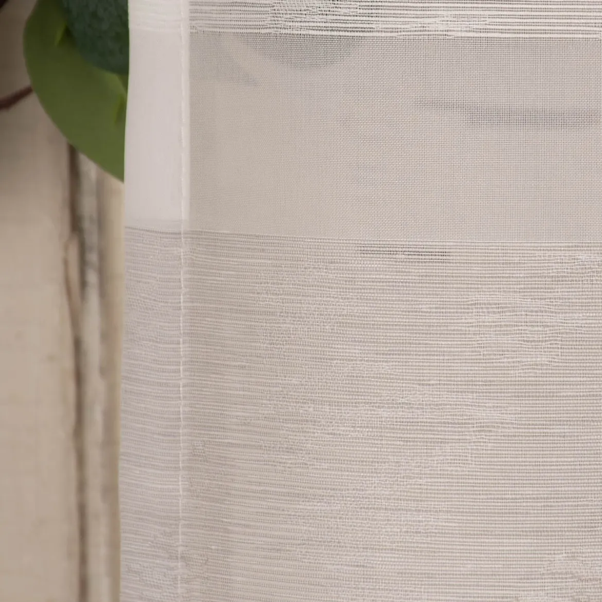 Fertiggardine Bea mit verdeckten Schlaufen Querstreifen weiß grau rosa 140x245cm