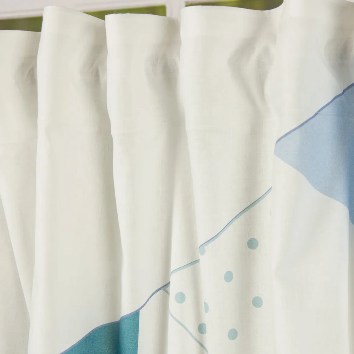 Fertiggardine Fertigschal Flags mit verdeckten Schlaufen Fähnchen und Schiffchen weiß blau 140x245cm