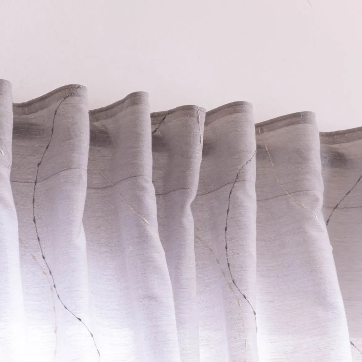 Fertigschal mit Schlaufenband Applikation Wellenlinien mit Leinenanteil grau creme 140x245cm