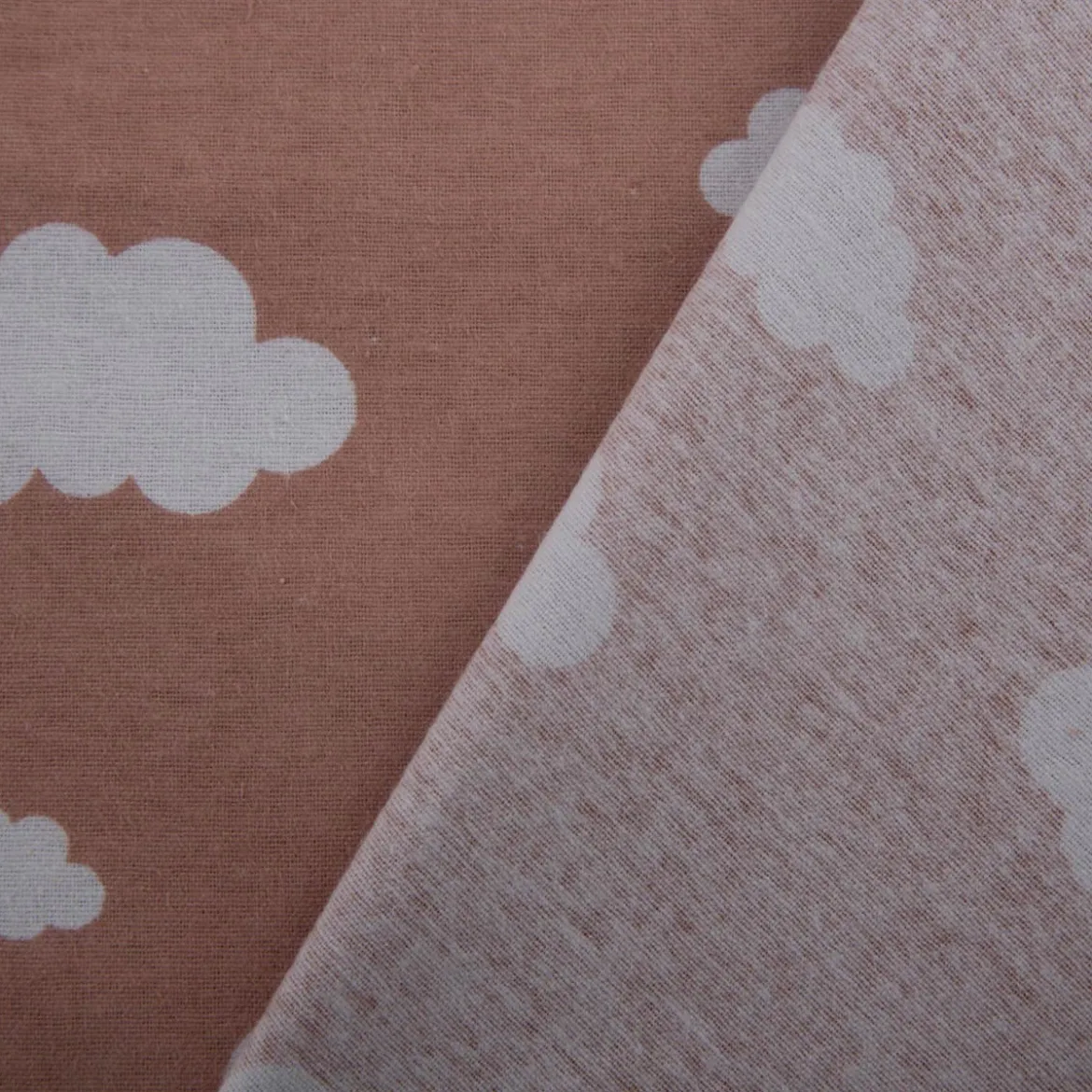 Flanell Stoff Baumwollflanell Wolken rosa 1,47m Breite