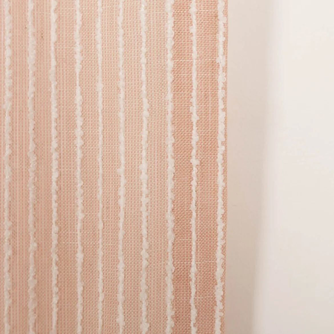 Gardine mit Smok-Schlaufenband Bouclé Streifen rosa 2,45m Höhe und div. Breiten von SCHÖNER LEBEN.
